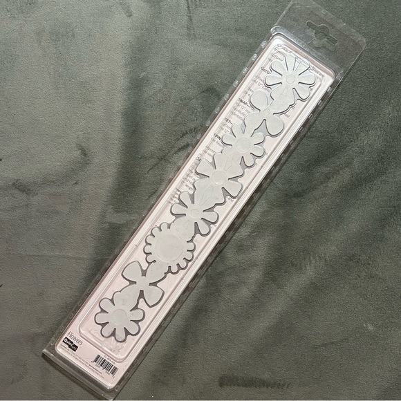 Quickutz 12” border die - FLOWERS - Picture 2 of 2